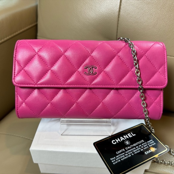 Chanel lambskin quilted flap wallet - Picture 2 of 11